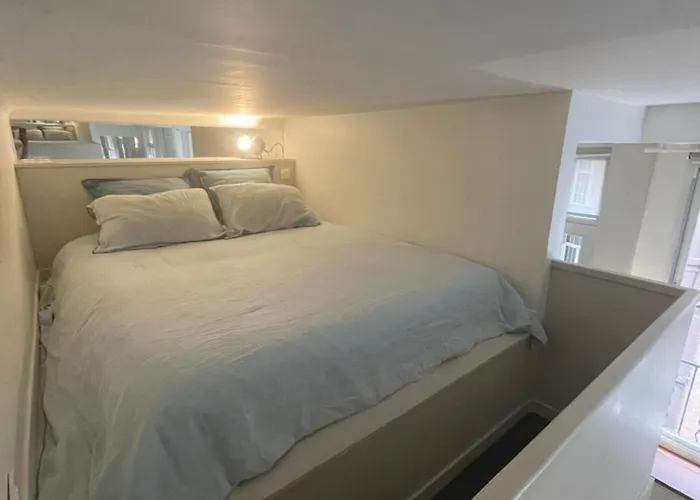 Elegant Studio Avec Mezzanine Porte Des Ternes